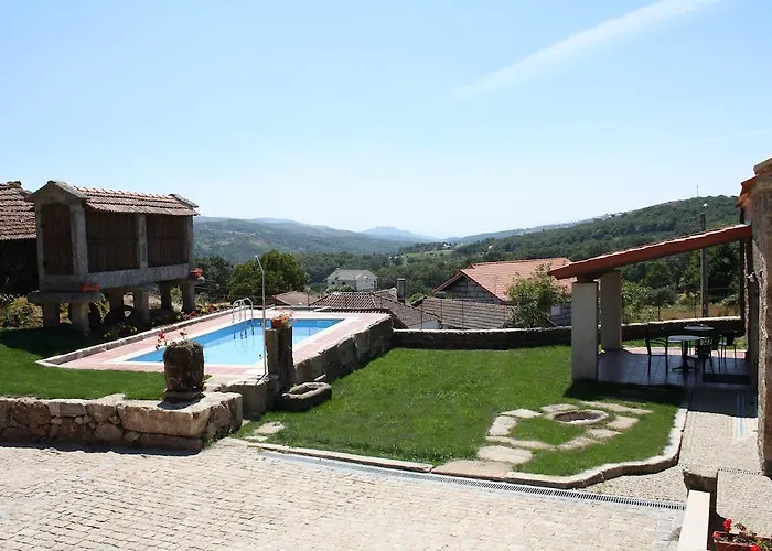 Casa Entre-Palheiros E Casa Do Canastro